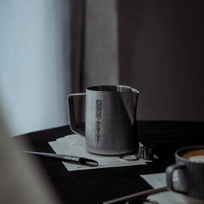 MHW-3BOMBER Latte Art Pitcher 5.0 Silver Spot (500/600ml)