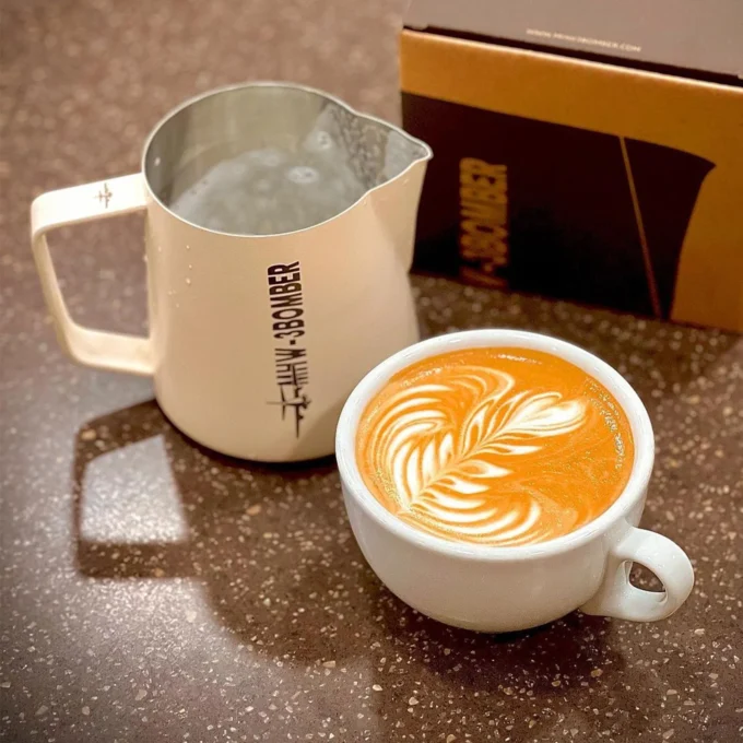 MHW-3BOMBER Latte Art Pitcher 5.0 White (400/500/600ml)