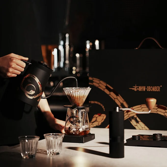 MHW-3BOMBER Serpent Collection Pour Over Gift Box
