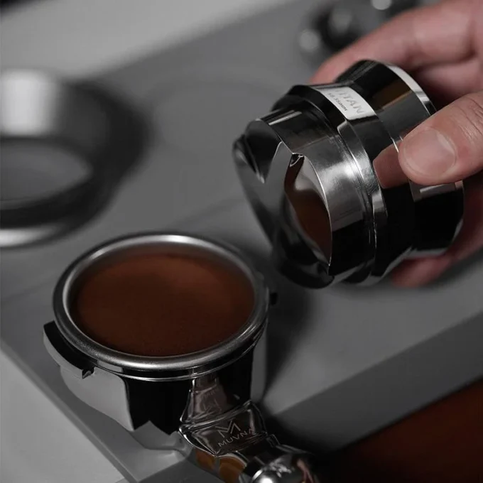 MUVNA Espresso Gravity Adaptive Height Distributor — Stainless