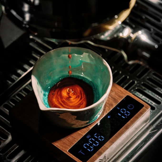 MUVNA Mini Coffee Scale — Walnut, Cherry or Ebony Wood